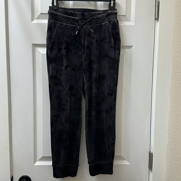 LIKE NEW! Lululemon Ready to Crush High-Rise Jogger Crop - Picture 6 of 16